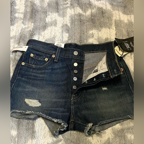 Levi’s 501® HIGH RISE WOMEN'S SHORTS
Size 25 - Picture 4 of 13